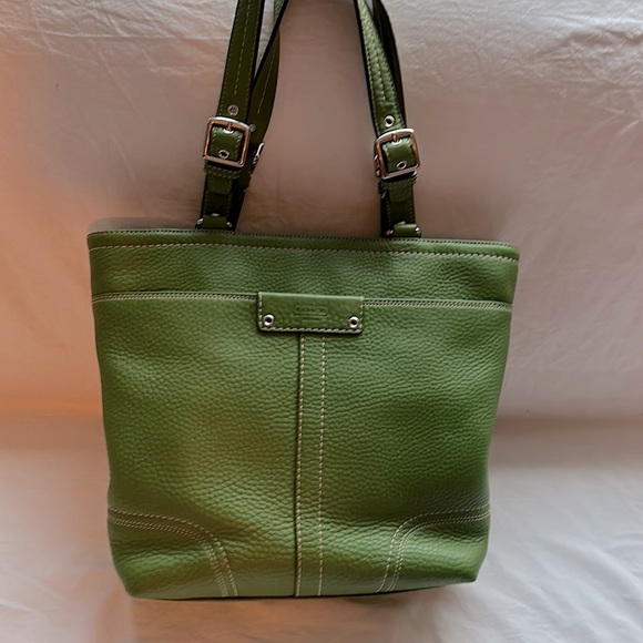 Green Leather COACH Zippered Tote - New Condition - Picture 2 of 9